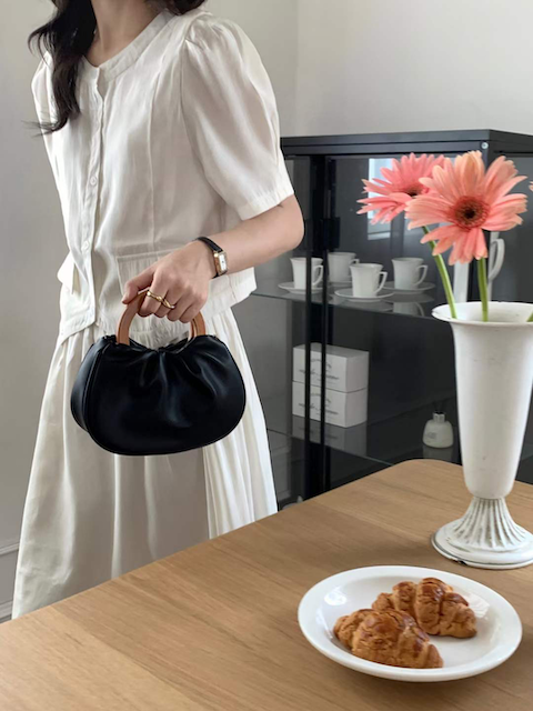 *Black Mini Wood Handle Purse Crossbody Bag (Curve Bottom)