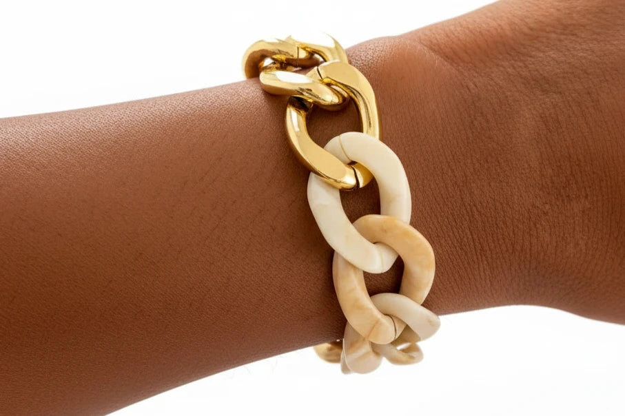 *CHUNKY ACRYLIC AND GOLD CHAIN LINK BRACELET - CREAM