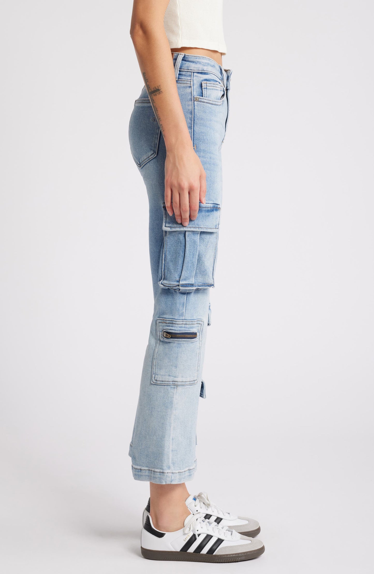 *HAPPI - Crop Flare Cargo Jeans