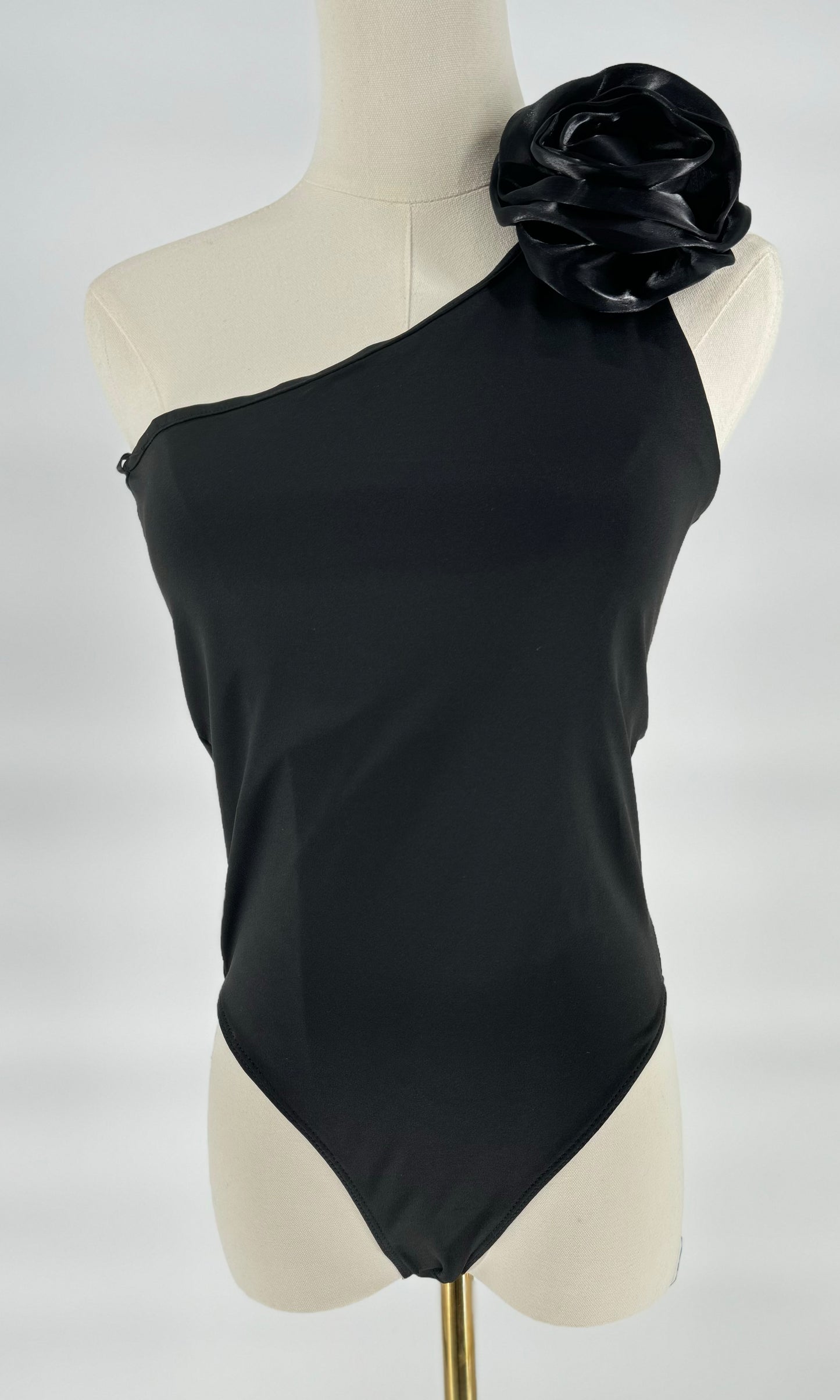 *ONE SHOULDER KNIT BODYSUIT WITH CONTRAST FLOWER DETAIL AND SNAP CLOSURE