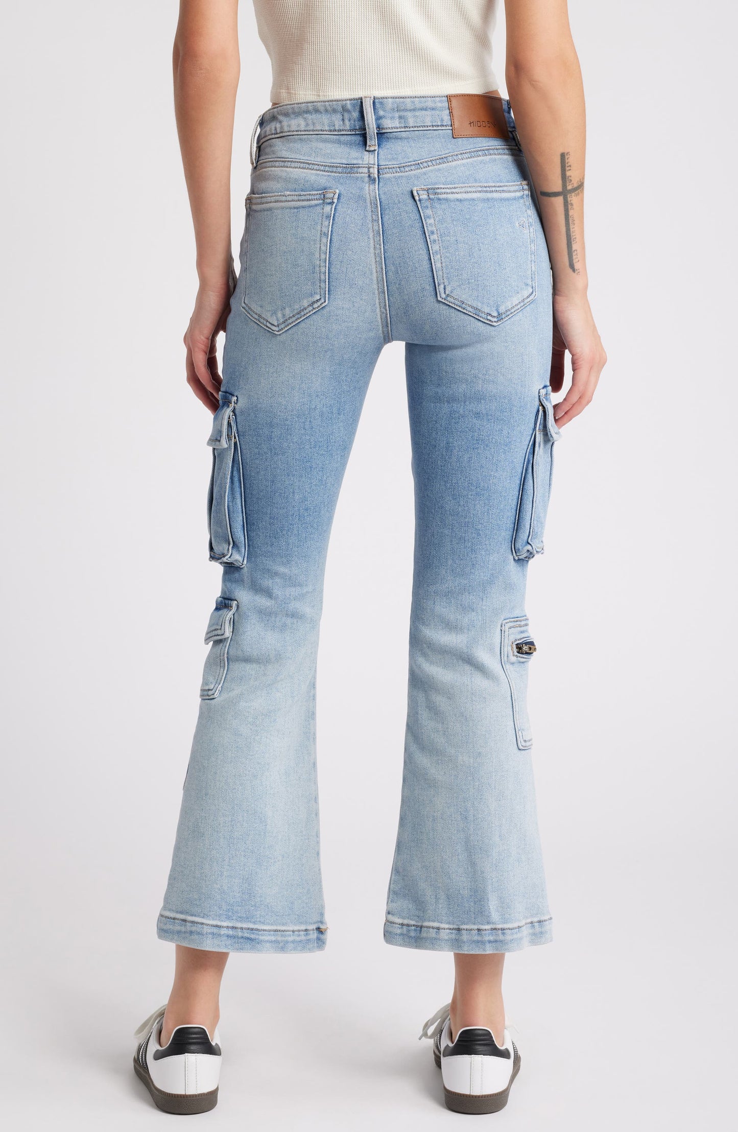 *HAPPI - Crop Flare Cargo Jeans