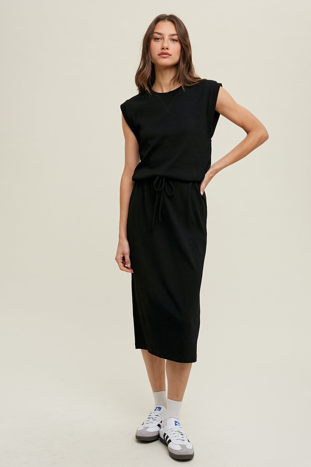 MUSCLE KNIT MIDI DRESS WITH DRAWSTRING - BLACK