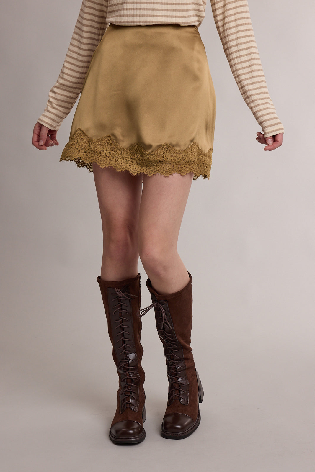 LACE TRIM SATIN MINI SKIRT