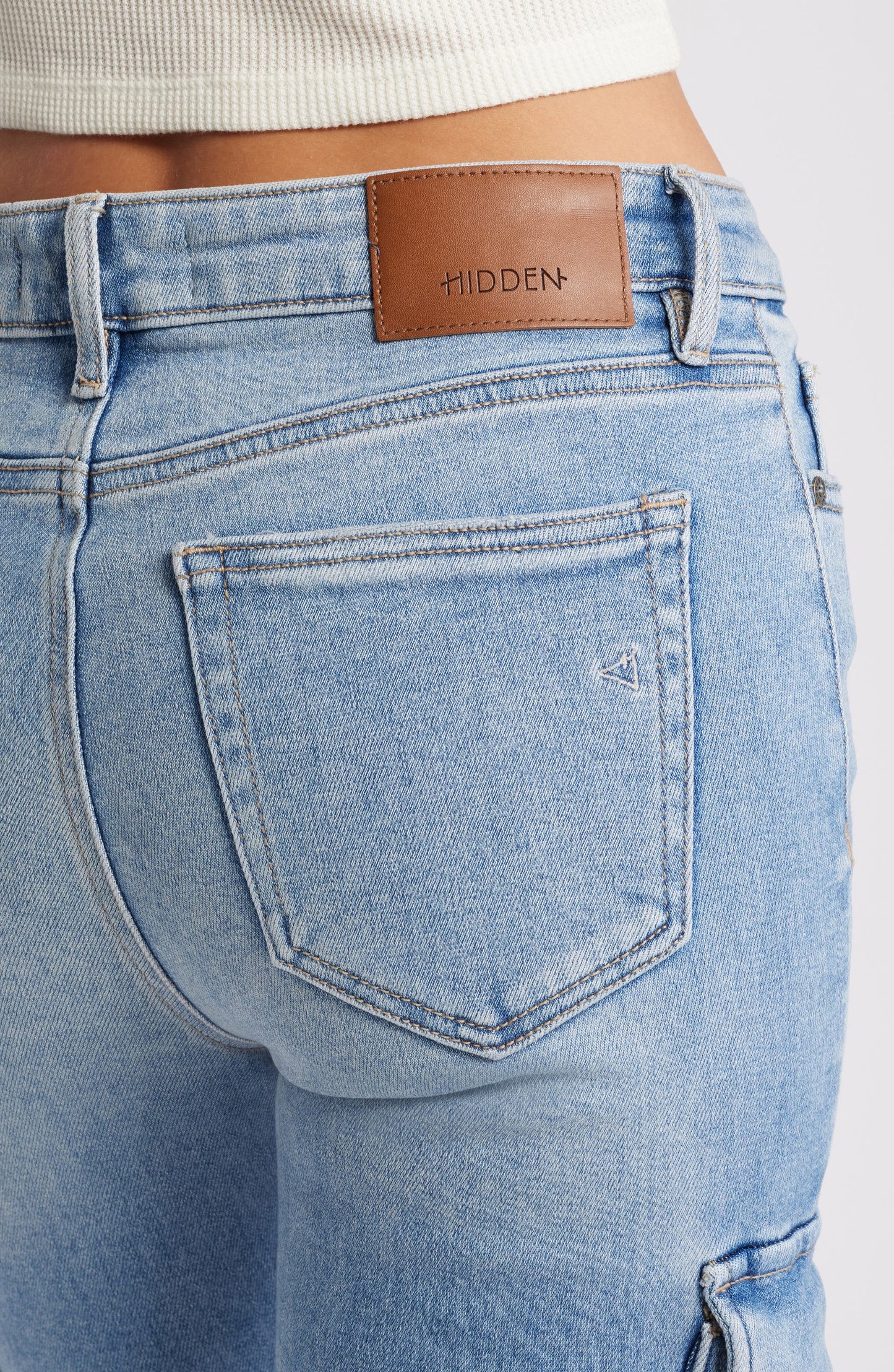 *HAPPI - Crop Flare Cargo Jeans