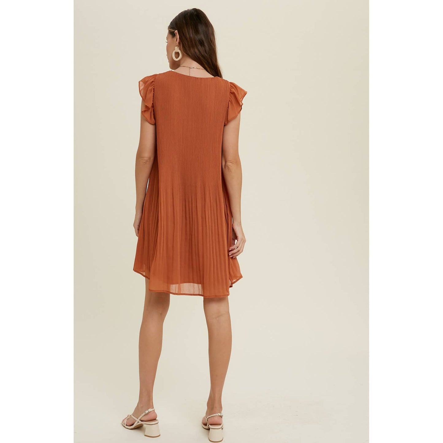 PLEATED SHIFT MINI DRESS WITH RUFFLE SLEEVE - BRICK