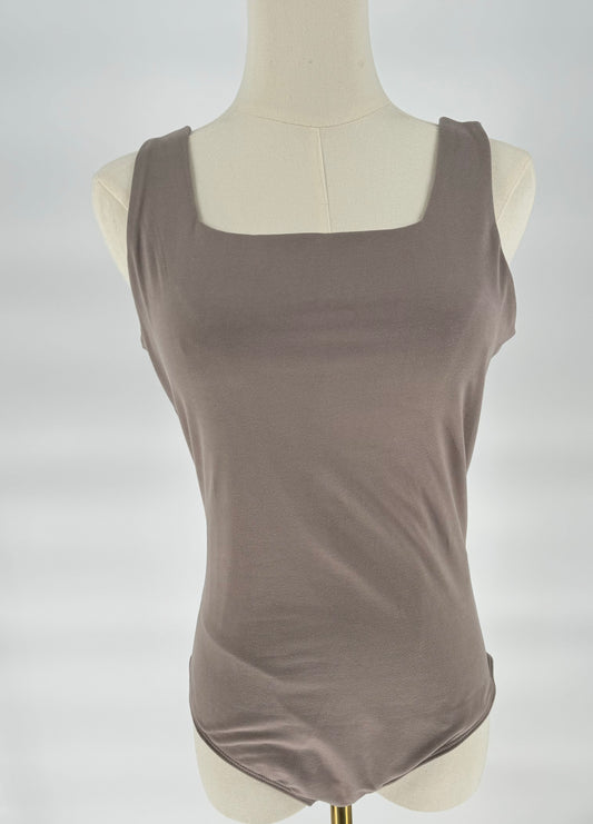 SLEEVELESS KNIT BODYSUIT - MOCHA