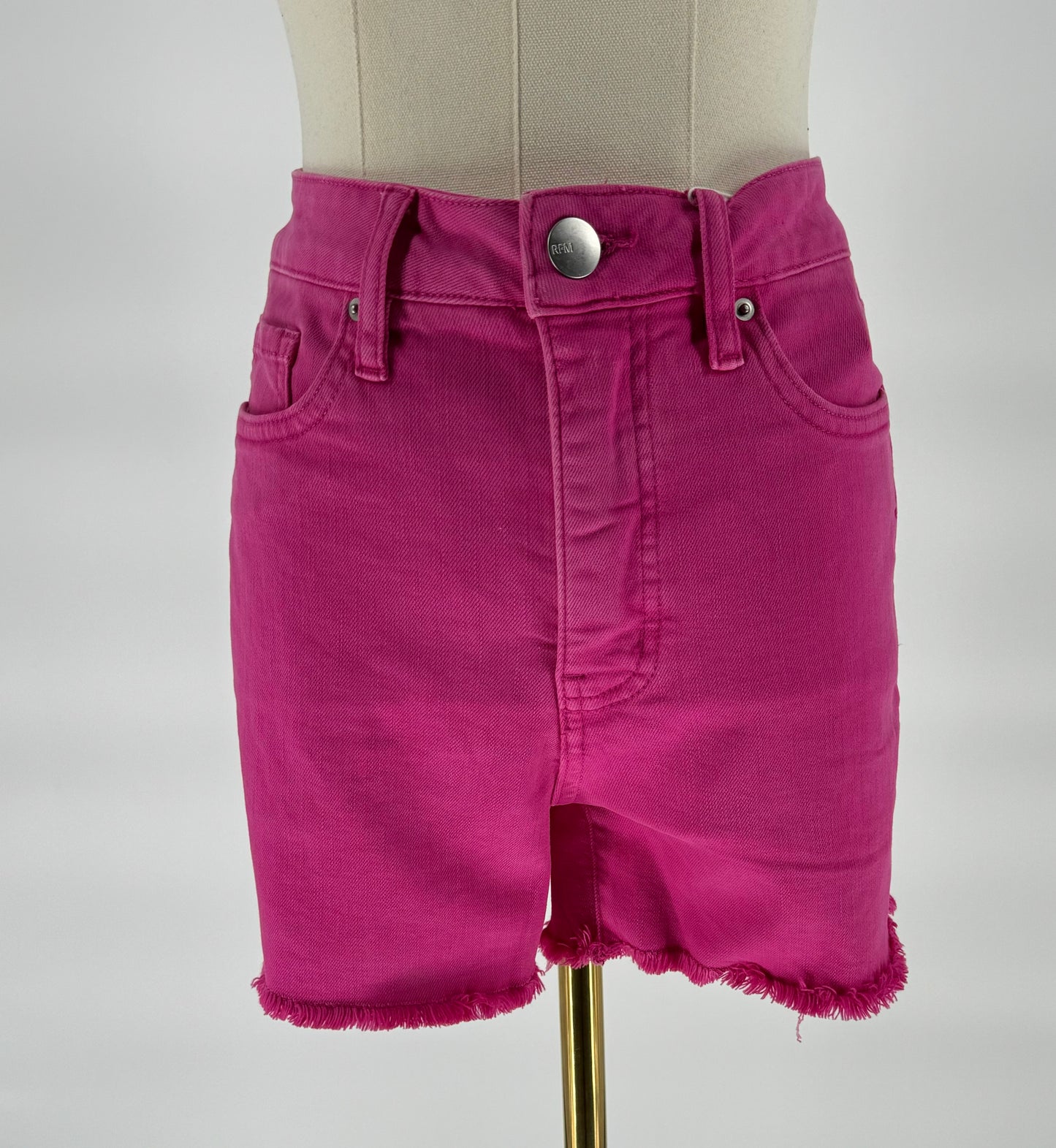 RFM ESSENTIAL SHORTS FRAY HEM WITH SIDE SLITS - CANDY PINK