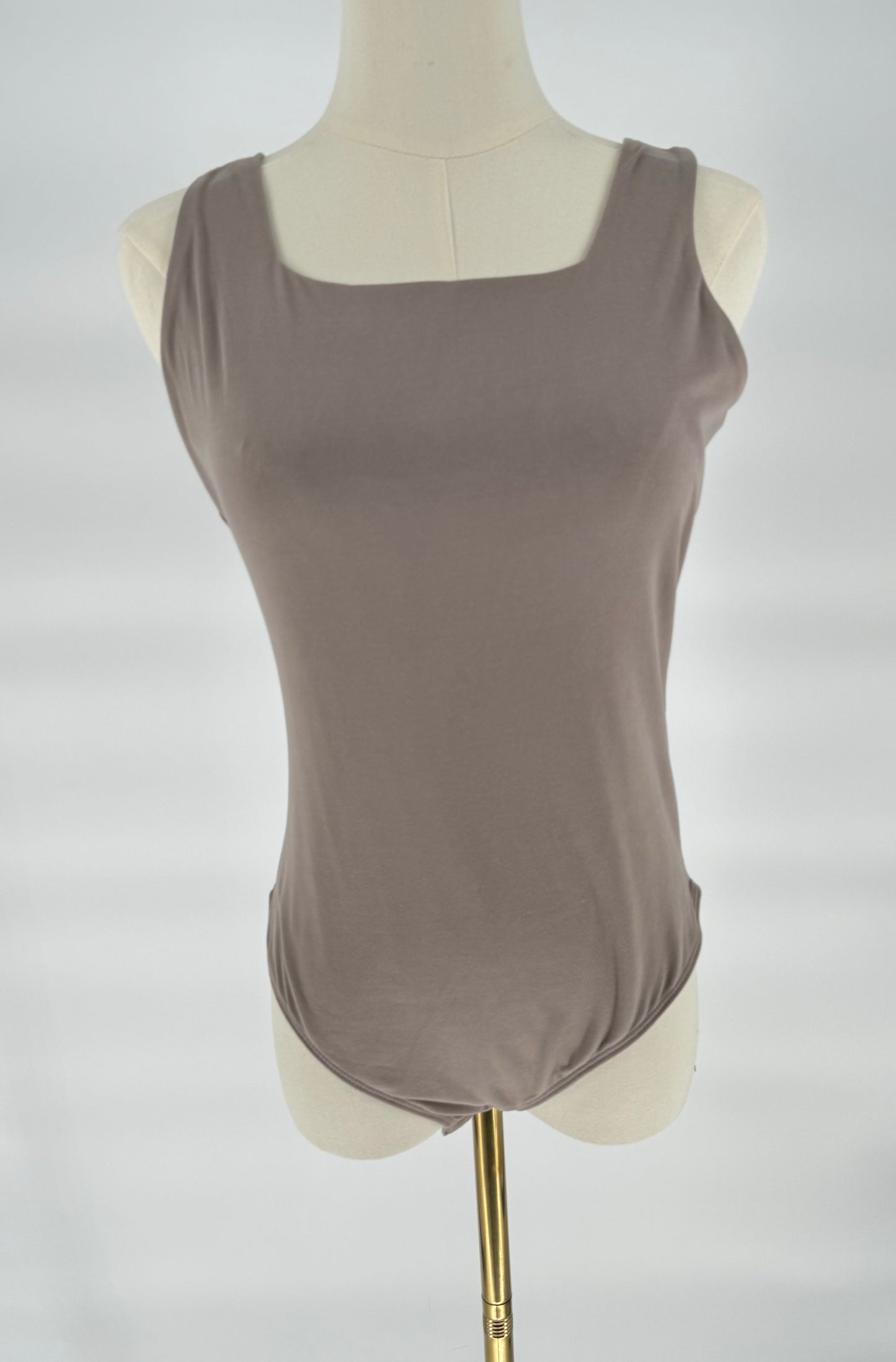 SLEEVELESS KNIT BODYSUIT - MOCHA