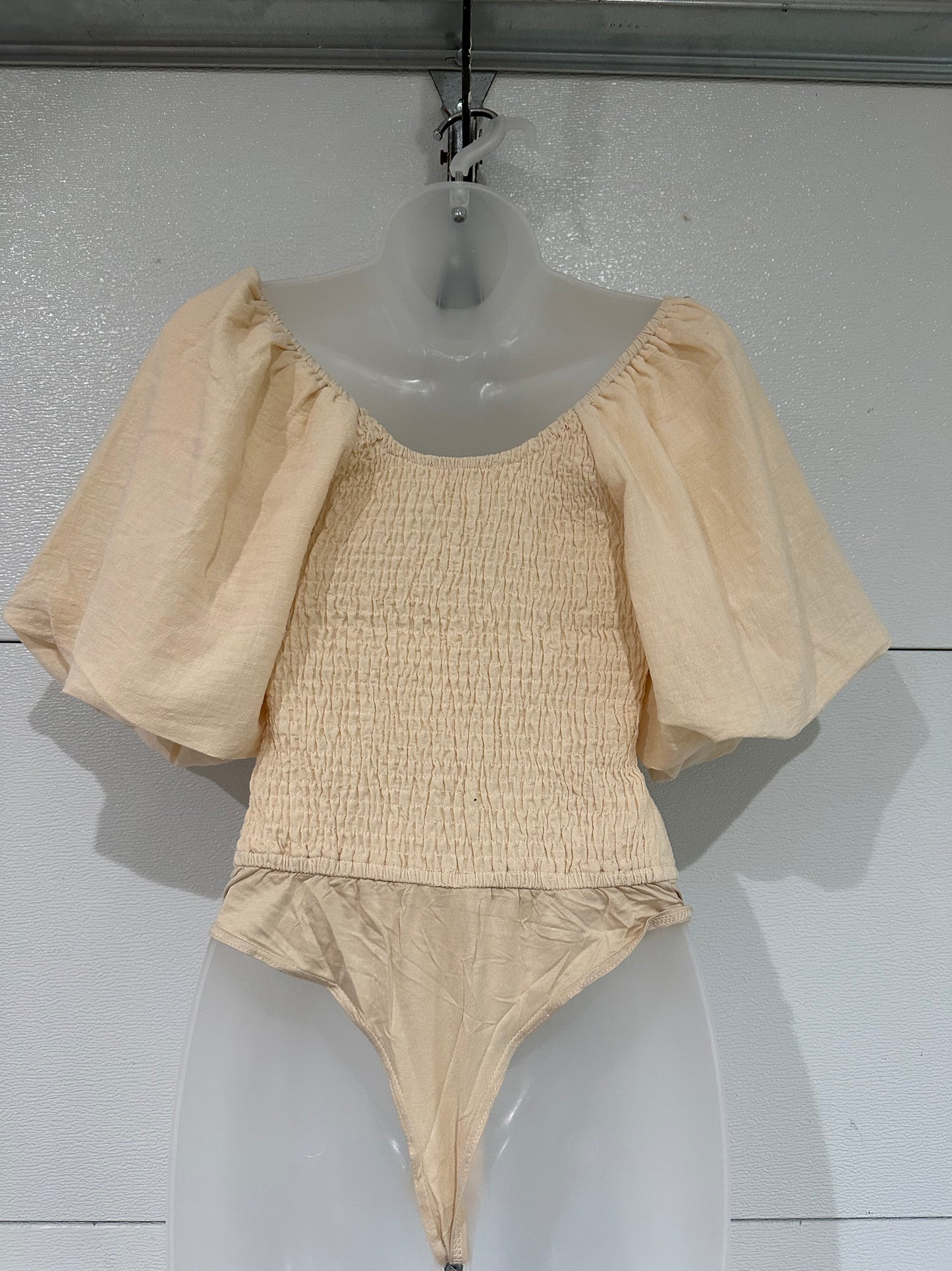 SHORT PUFF SLEEVE BODYSUIT WITH SMOCKING DETAIL - NATURAL