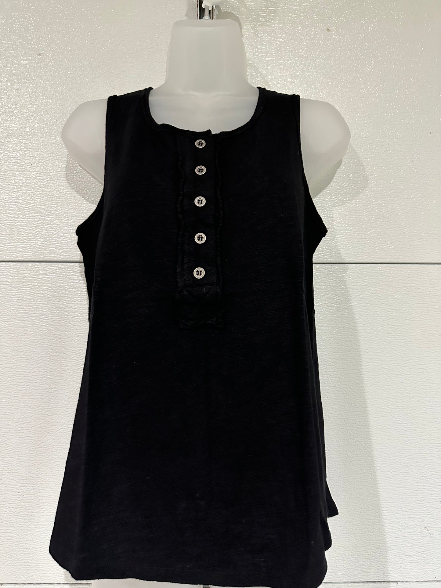 SLEEVELESS KNIT TOP WITH BUTTON DETAIL - BLACK