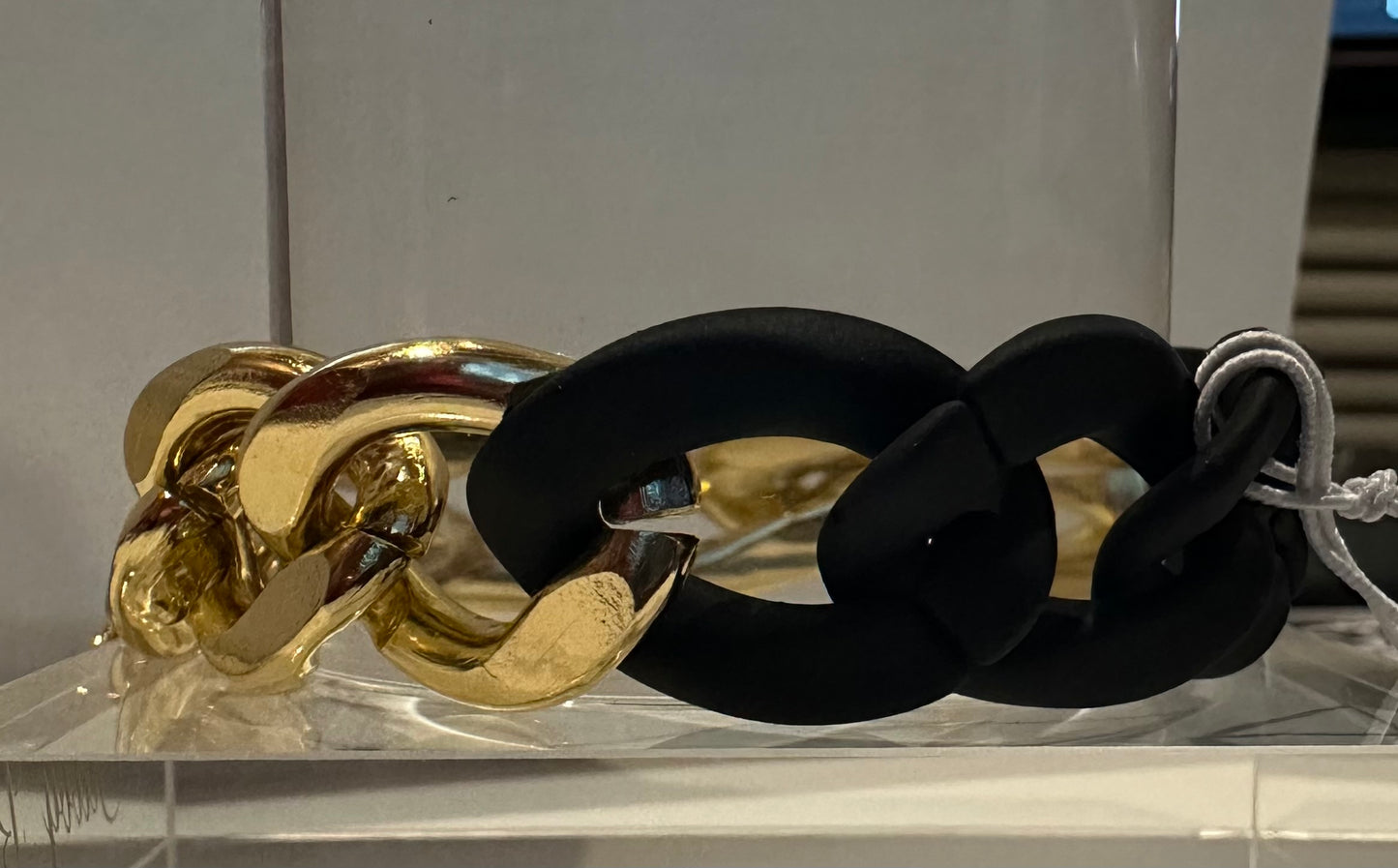 *CHUNKY ACRYLIC AND GOLD CHAIN LINK BRACELET - BLACK