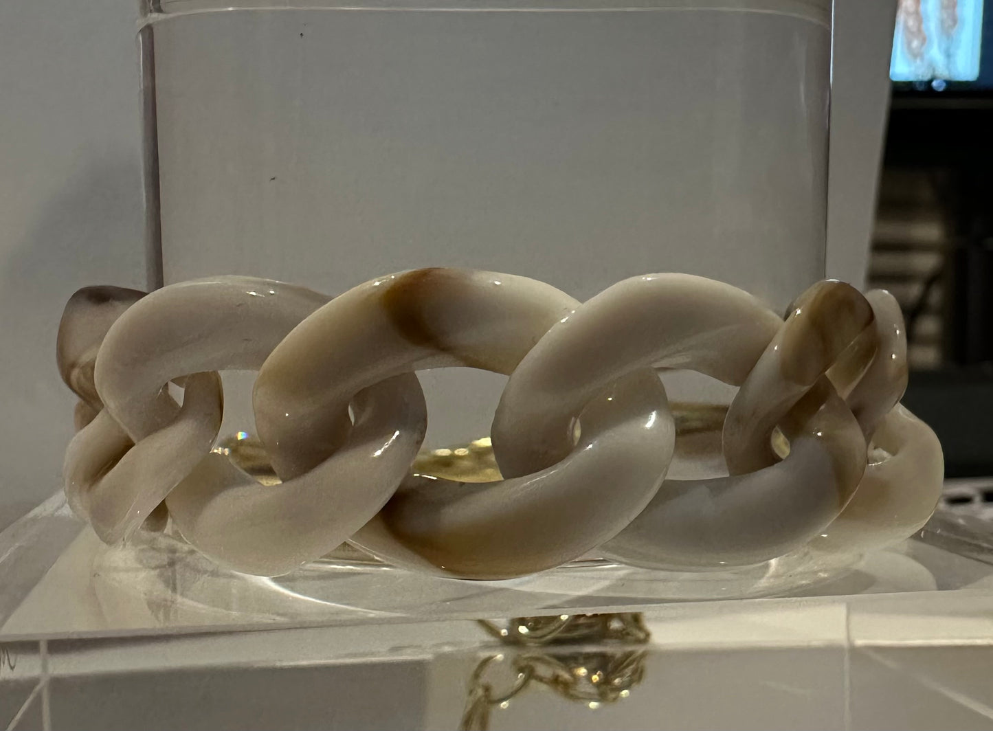 CHUNKY ACRYLIC CHAIN LINK BRACELET - IVORY/BROWN SWIRL