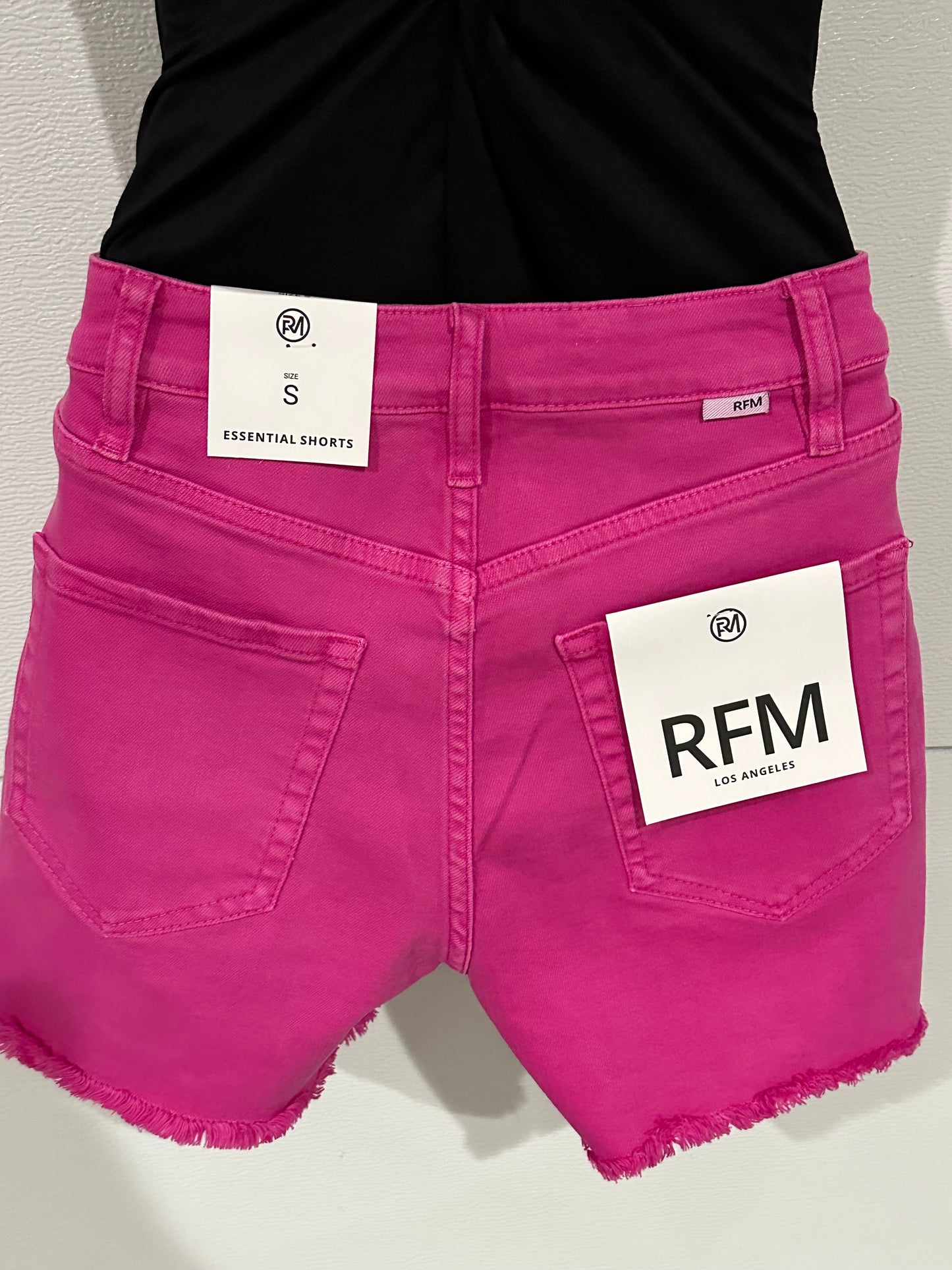 RFM ESSENTIAL SHORTS FRAY HEM WITH SIDE SLITS - CANDY PINK