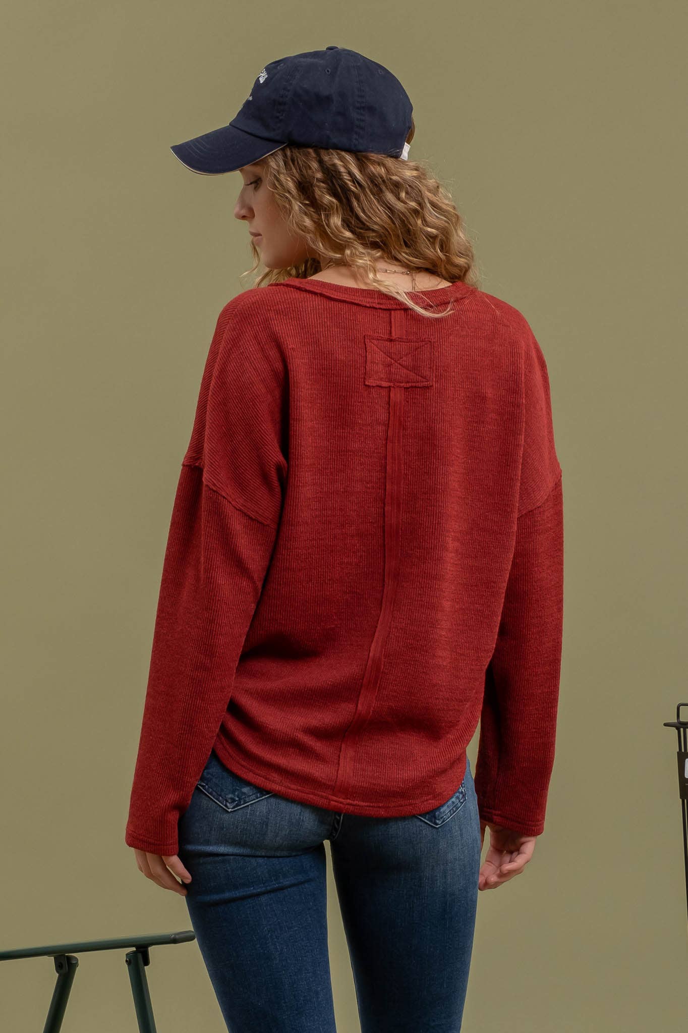 SOLID NOTCH NECK KNIT TOP - BURGANDY