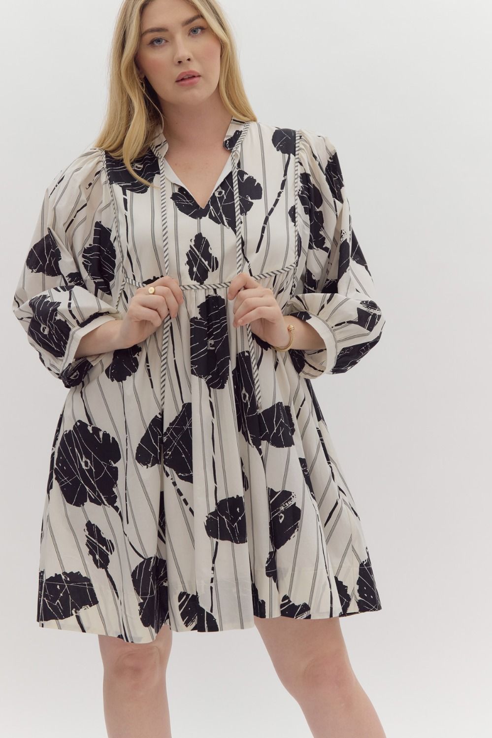 Plus Size - Black and White Printed v-neck 3/4 sleeve mini dress