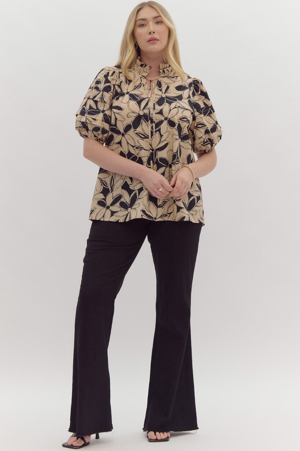 *Plus Size Floral Print V-Neck Top