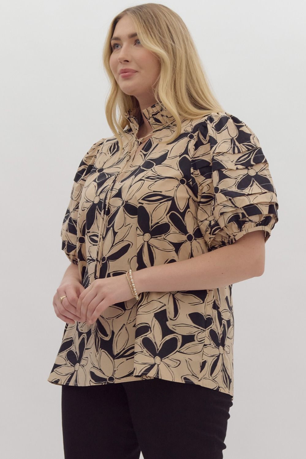 *Plus Size Floral Print V-Neck Top