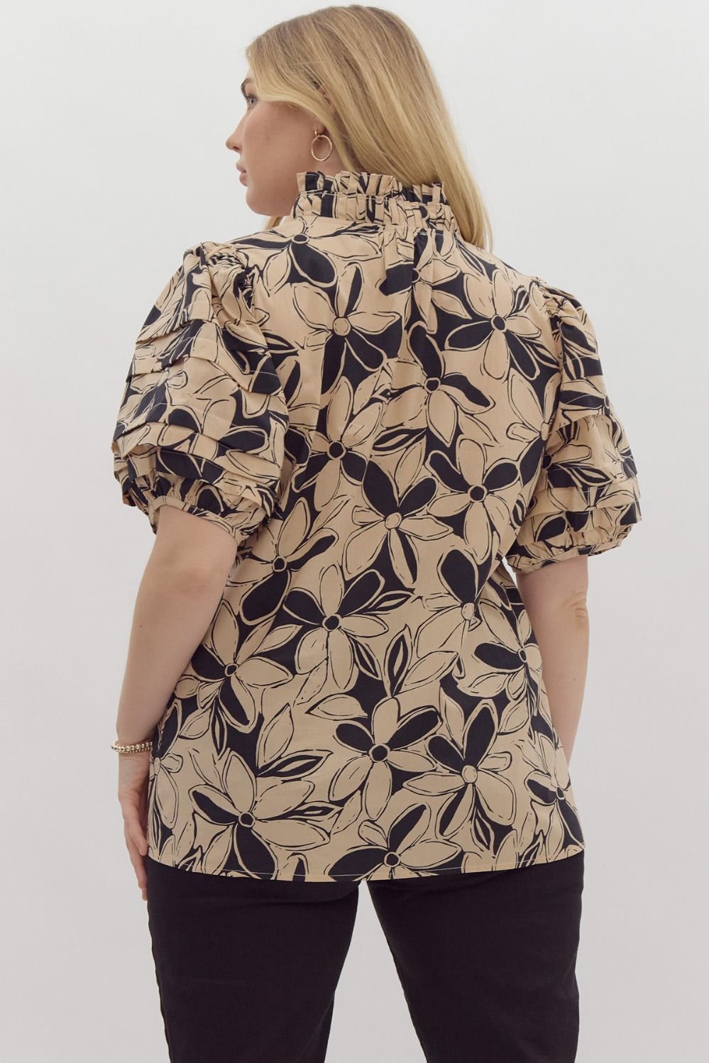 *Plus Size Floral Print V-Neck Top
