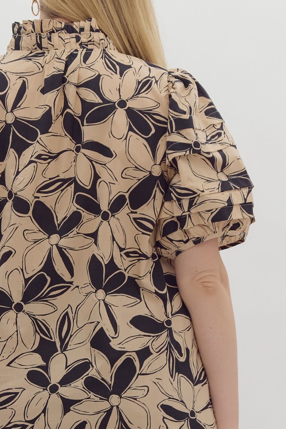 *Plus Size Floral Print V-Neck Top