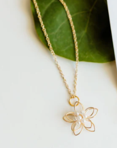 FLOWER PEARLS NECKLACE